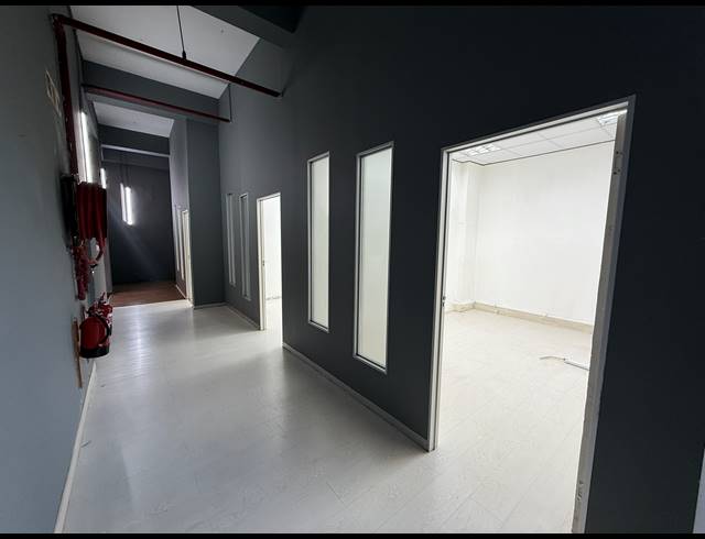 120M² OFFICE TO LET IN MILPARK